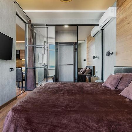 Sea Symphony Wood Style Apartment Одесса Экстерьер фото