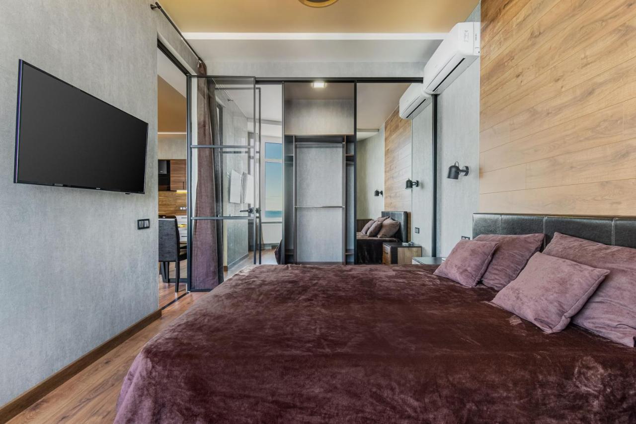 Sea Symphony Wood Style Apartment Одесса Экстерьер фото