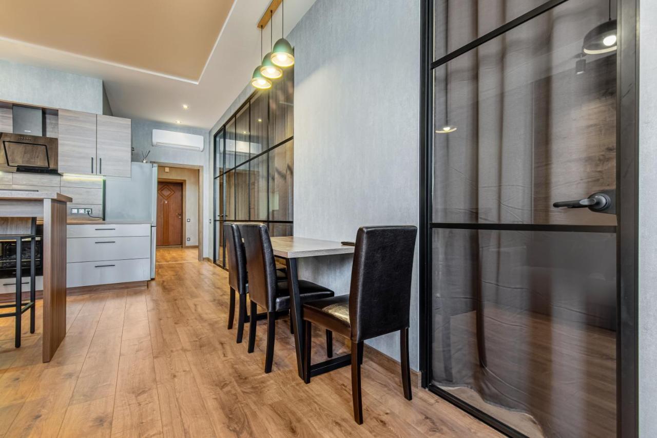 Sea Symphony Wood Style Apartment Одесса Экстерьер фото