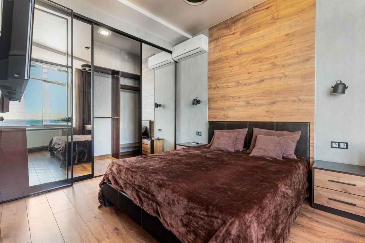 Sea Symphony Wood Style Apartment Одесса Экстерьер фото