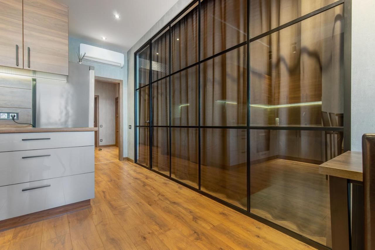Sea Symphony Wood Style Apartment Одесса Экстерьер фото